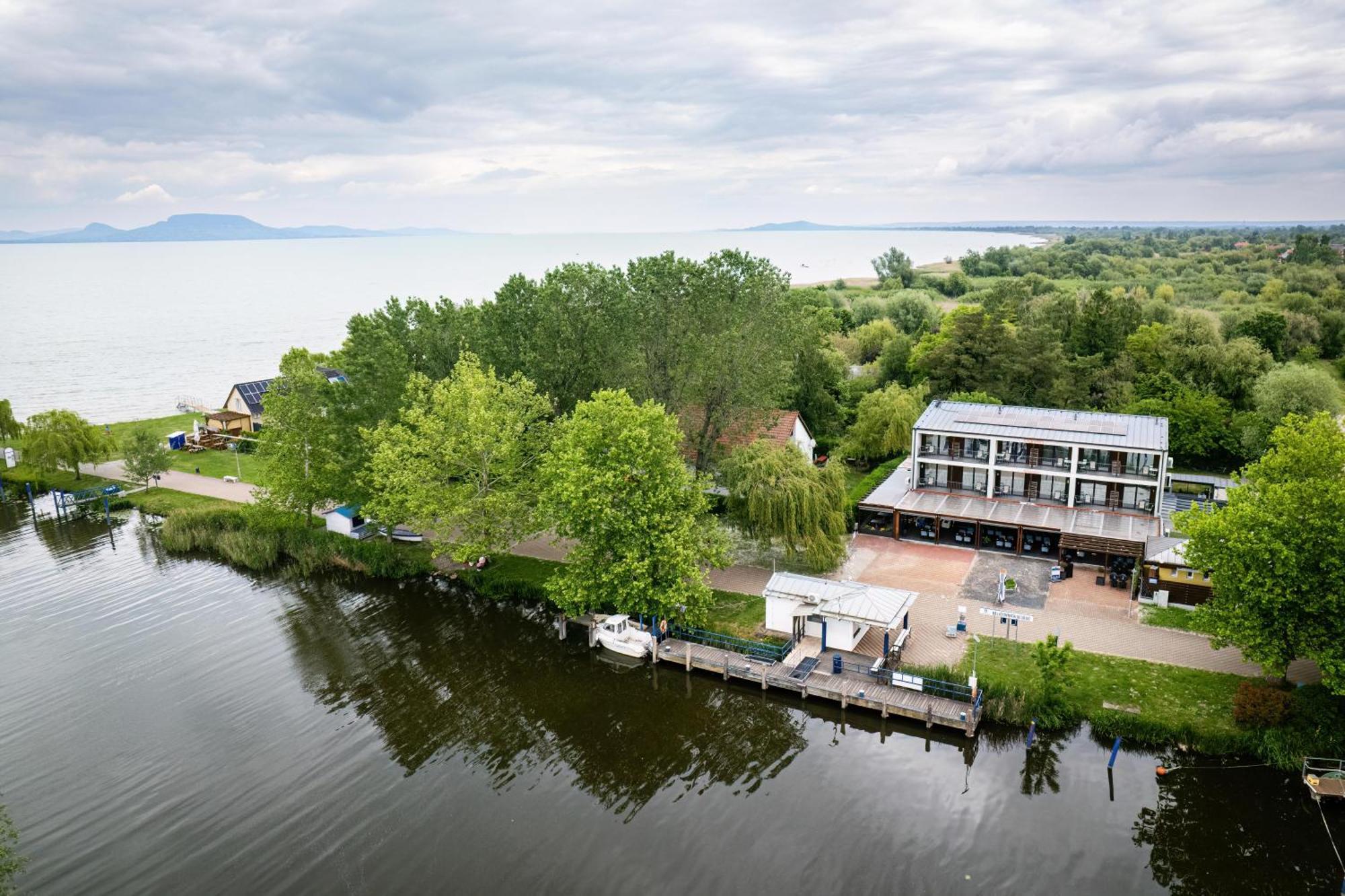 Port Etterem&Panzio Bed & Breakfast บาลาตอนมารีอาเฟือร์เดอ ภายนอก รูปภาพ