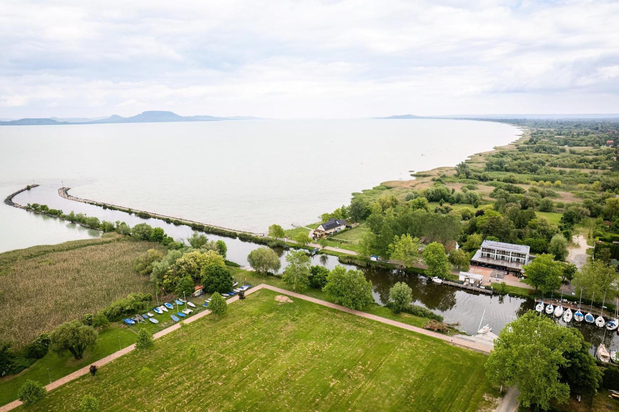 Port Etterem&Panzio Bed & Breakfast บาลาตอนมารีอาเฟือร์เดอ ภายนอก รูปภาพ