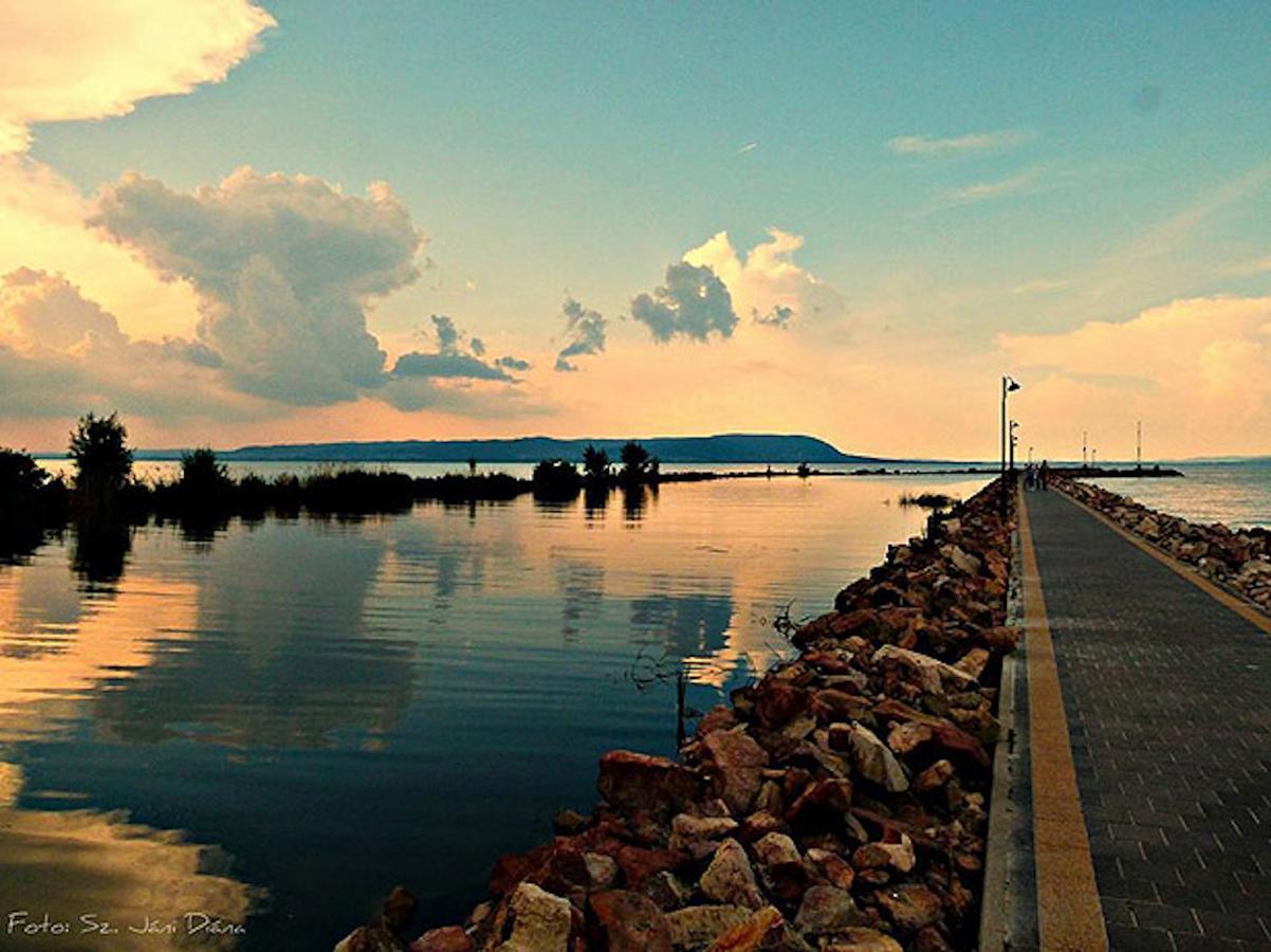 Port Etterem&Panzio Bed & Breakfast บาลาตอนมารีอาเฟือร์เดอ ภายนอก รูปภาพ