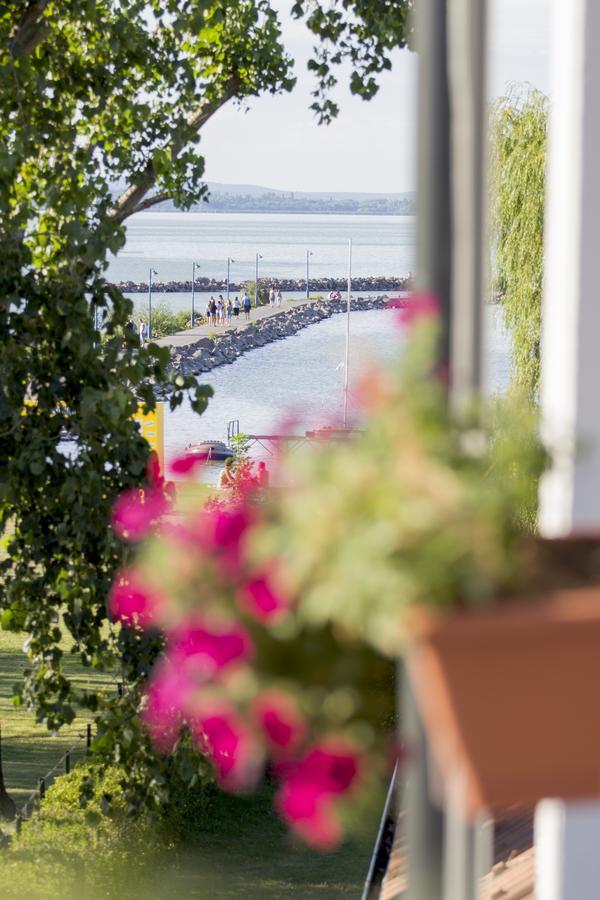 Port Etterem&Panzio Bed & Breakfast บาลาตอนมารีอาเฟือร์เดอ ภายนอก รูปภาพ
